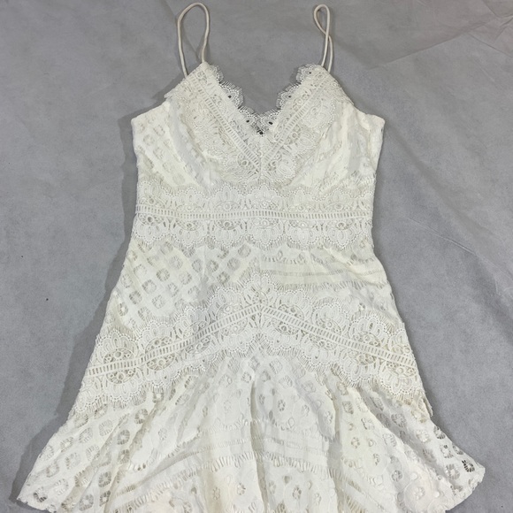 Saints + Secrets white lace dress - Picture 2 of 10